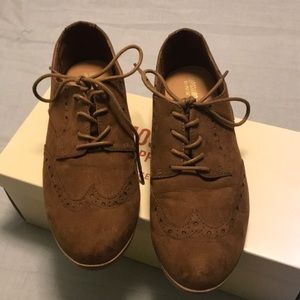 Size 8 lace up dark brown suede